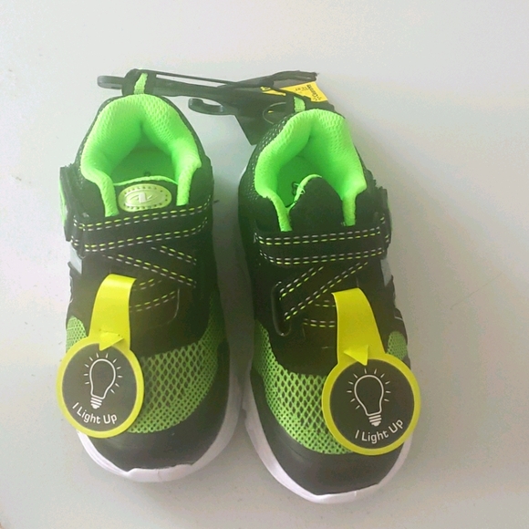 Athletic Works light-up sneakers 👟 - Picture 1 of 4